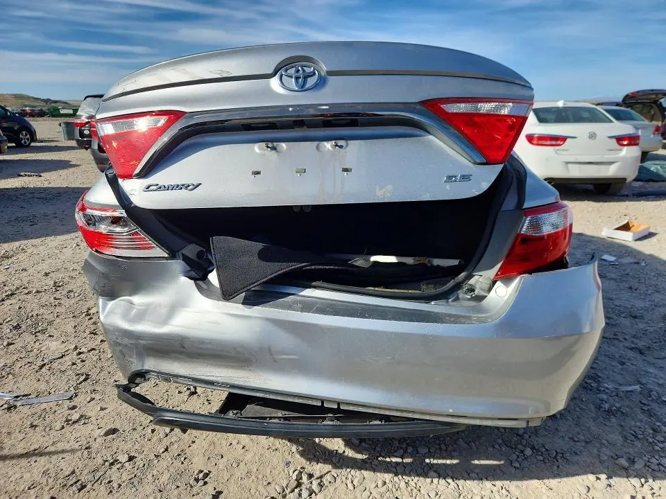 2017 TOYOTA CAMRY SE  