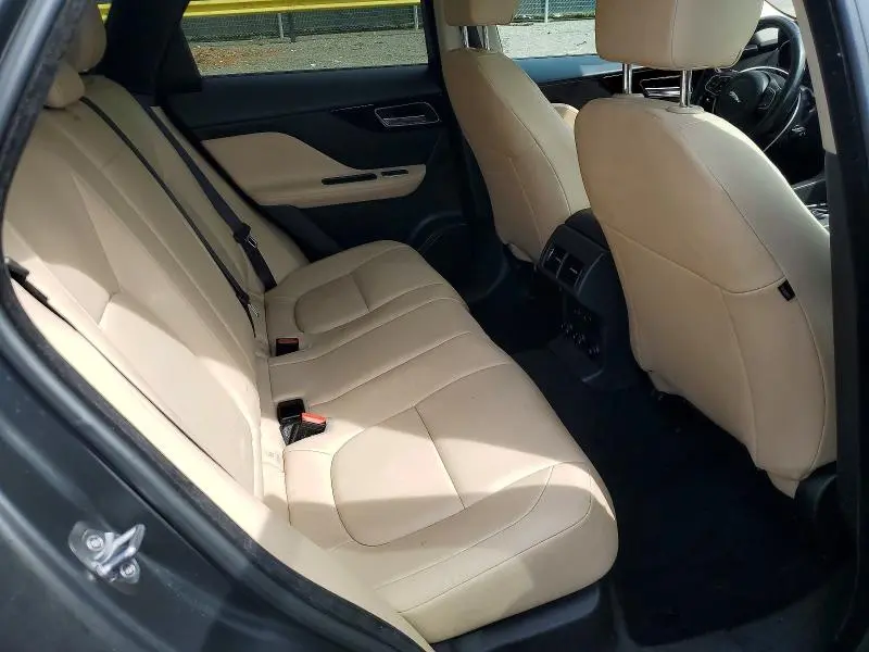 2018 JAGUAR F-PACE PREMIUM  
