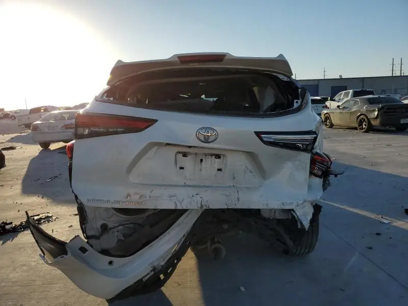 2021 TOYOTA HIGHLANDER XLE  