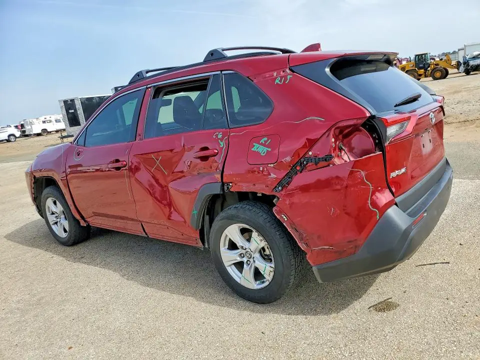 2021 TOYOTA RAV4 XLE  