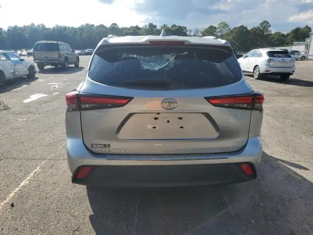 2022 TOYOTA HIGHLANDER XLE  
