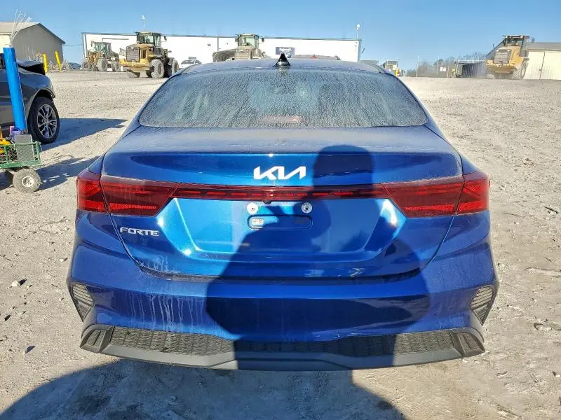 2023 KIA FORTE LX  