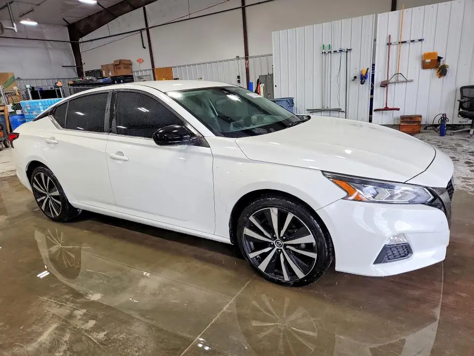 2021 NISSAN ALTIMA SR  