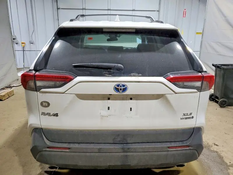 2022 TOYOTA RAV4 XLE  