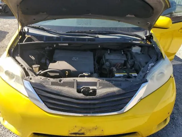 2011 TOYOTA SIENNA LE  