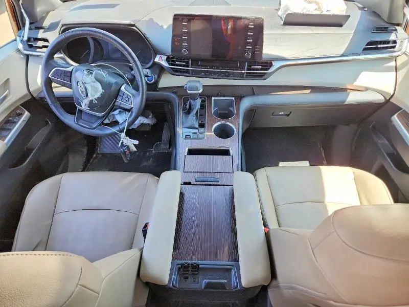 2023 TOYOTA SIENNA XLE  