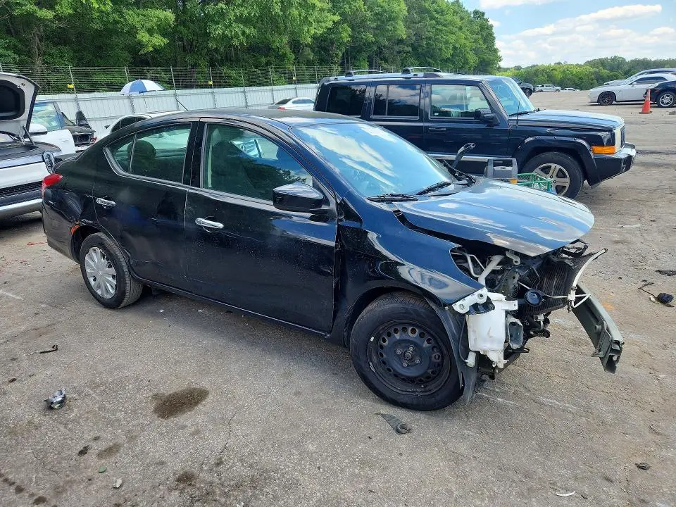 2019 NISSAN VERSA SV  
