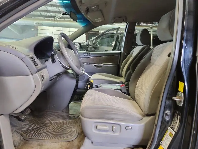 2010 TOYOTA SIENNA LE  