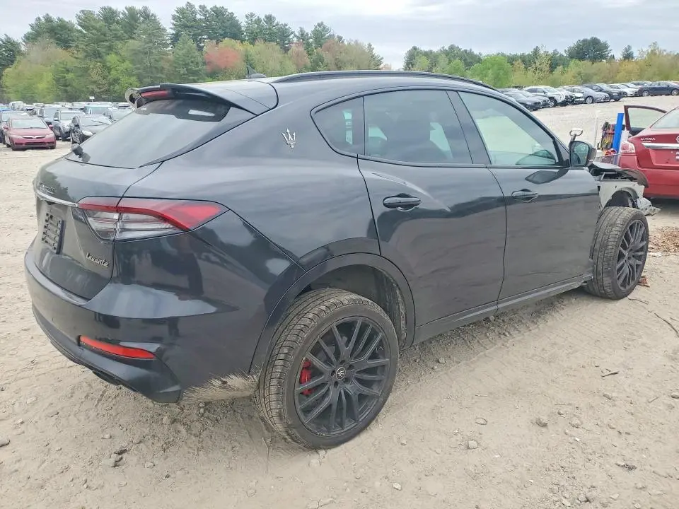 2022 MASERATI LEVANTE BASE  