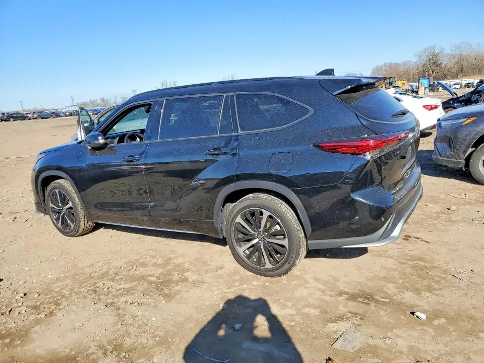 2022 TOYOTA HIGHLANDER XSE  