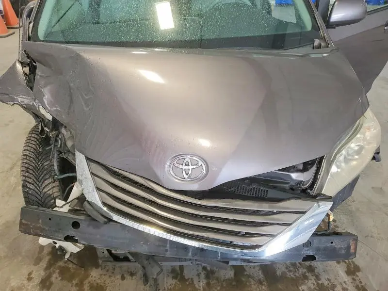 2011 TOYOTA SIENNA XLE 8-PASSENGER  