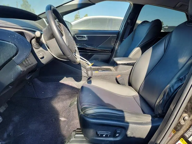 2018 TOYOTA MIRAI BASE  