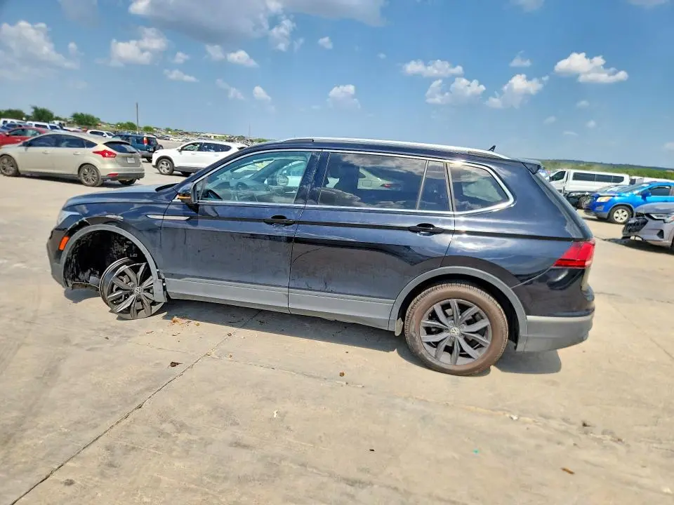 2022 VOLKSWAGEN TIGUAN SE  