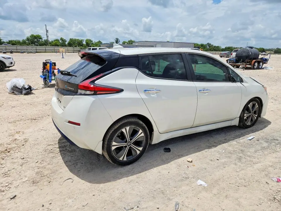 2022 NISSAN LEAF SV  
