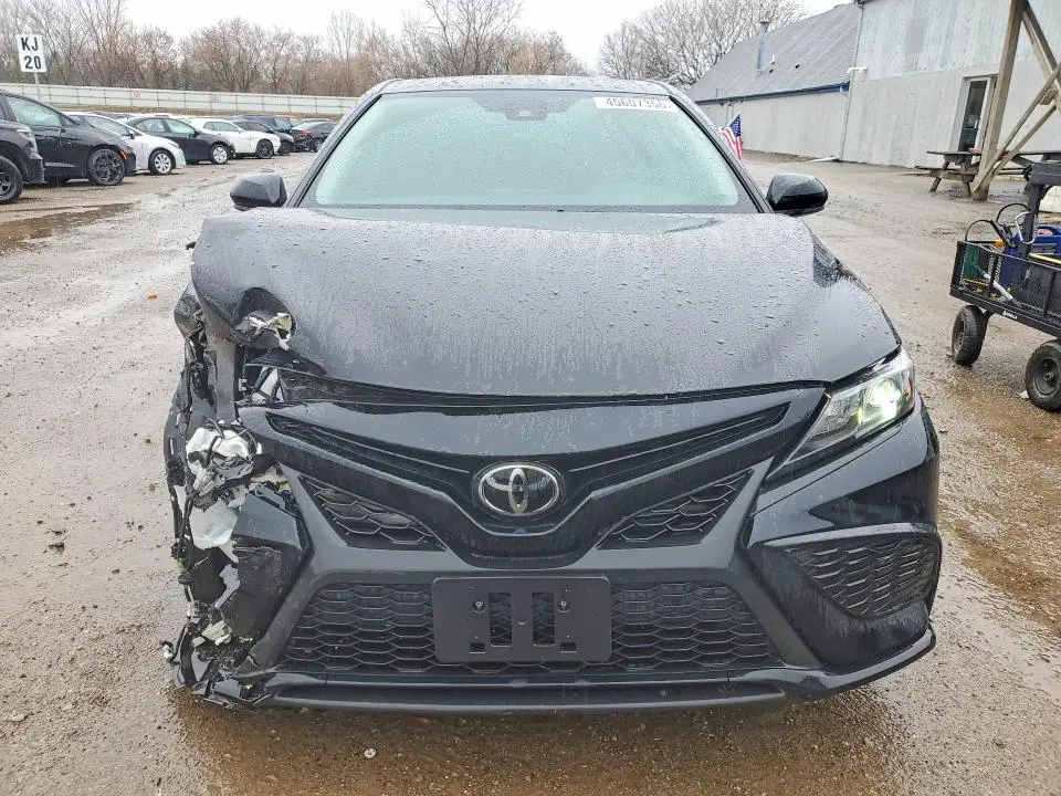 2021 TOYOTA CAMRY SE  