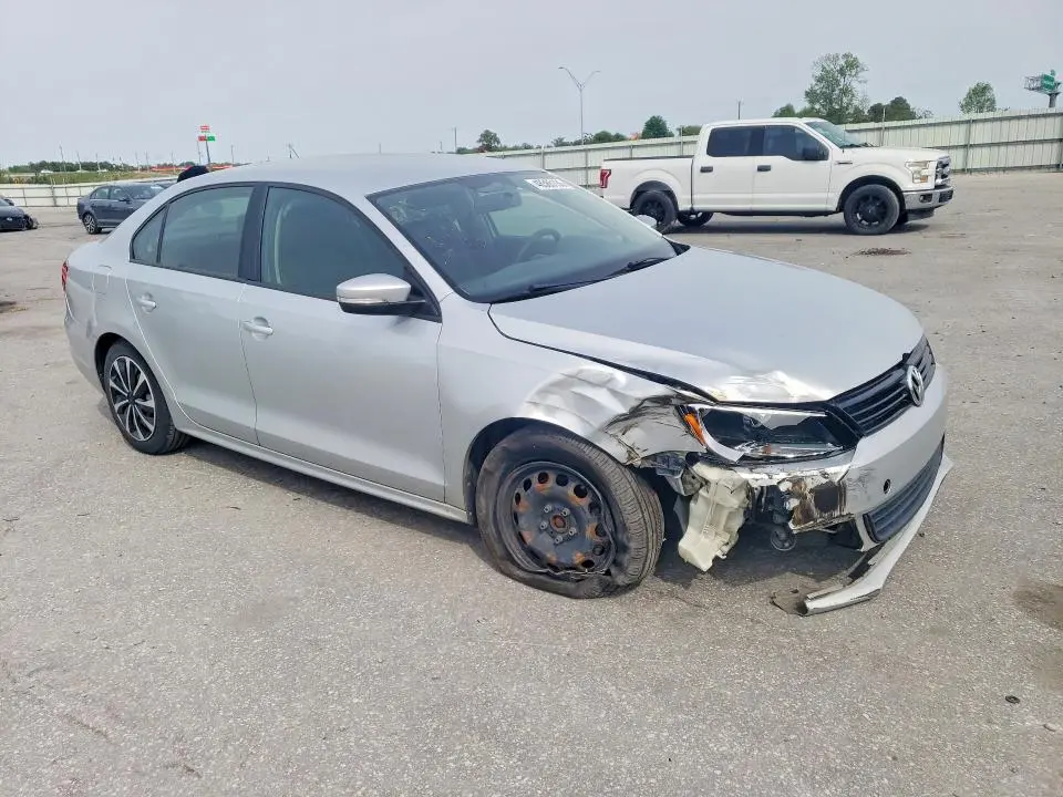 2011 VOLKSWAGEN JETTA SE  