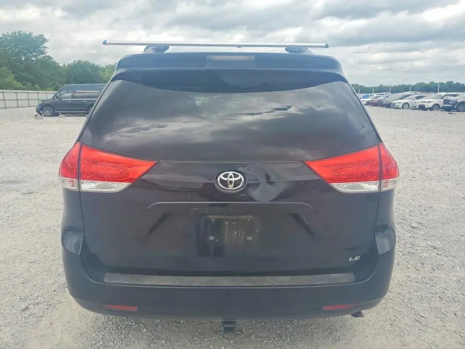 2011 TOYOTA SIENNA LE  