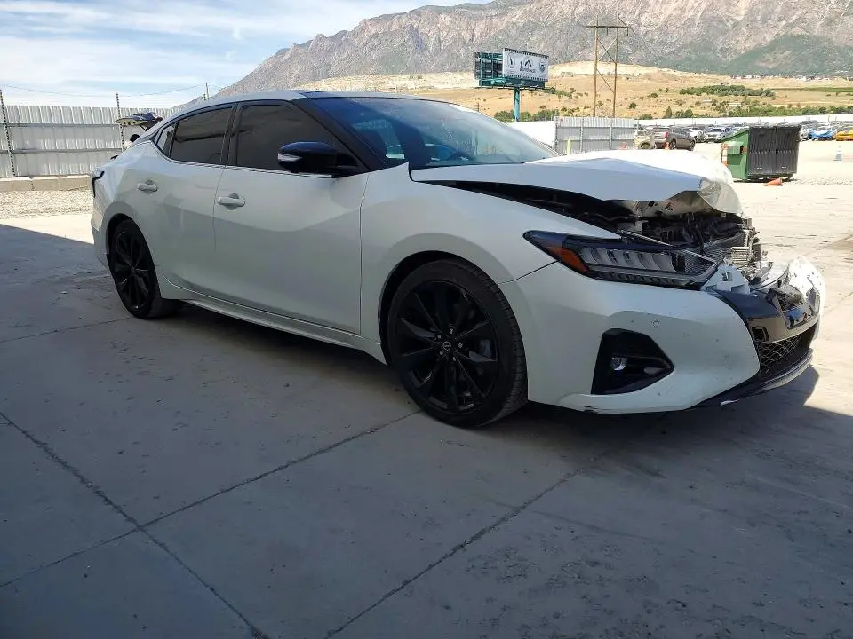 2023 NISSAN MAXIMA SR  