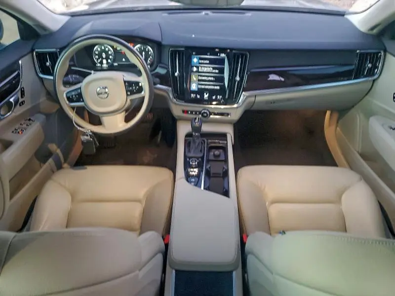 2018 VOLVO S90 T5 MOMENTUM  