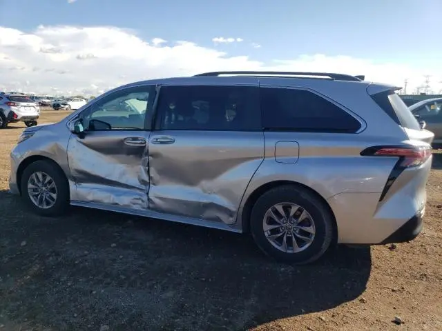 2022 TOYOTA SIENNA LE  