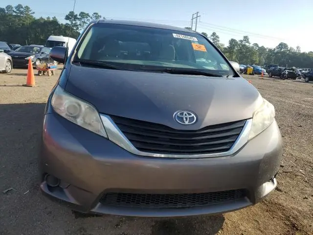 2013 TOYOTA SIENNA LE  