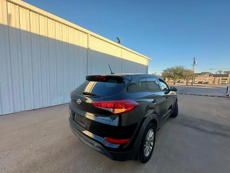 2016 HYUNDAI TUCSON SE  