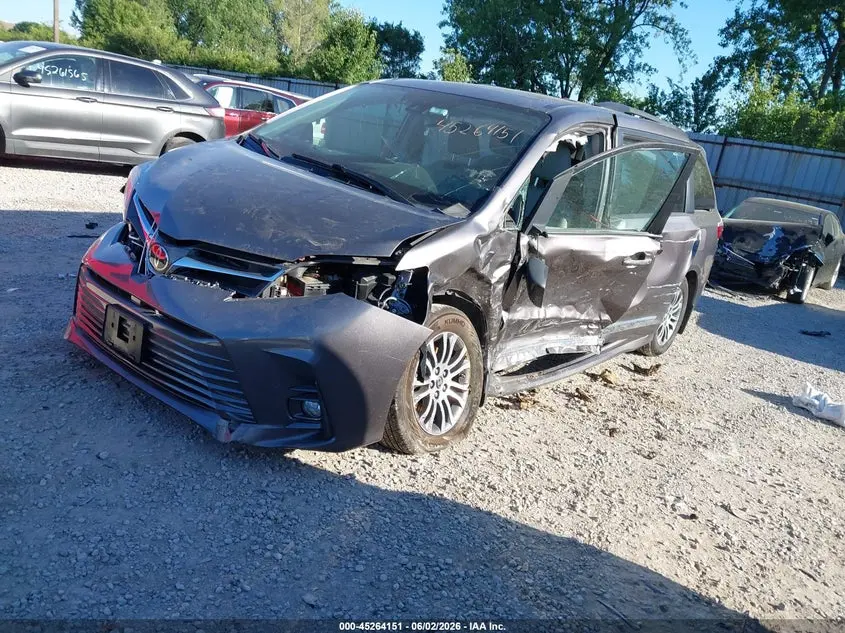 2019 TOYOTA SIENNA XLE 8 PASSENGER
