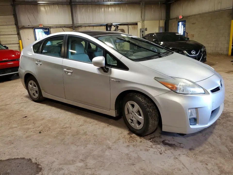 2010 TOYOTA PRIUS III  