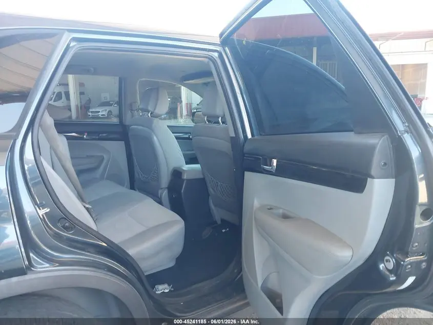 2011 KIA SORENTO LX