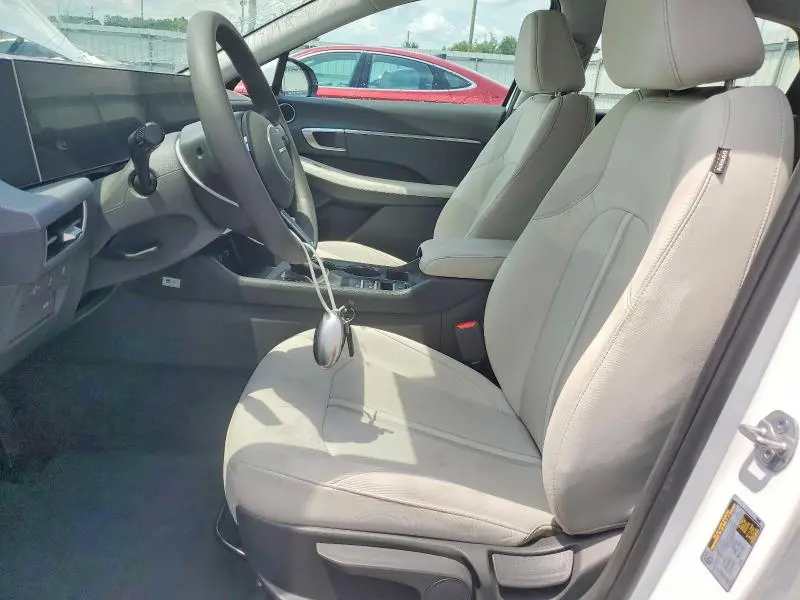 2025 HYUNDAI SONATA SE  