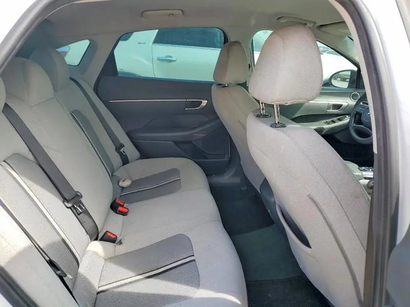 2022 HYUNDAI SONATA SE  