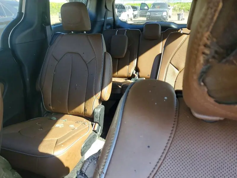 2017 CHRYSLER PACIFICA LIMITED  