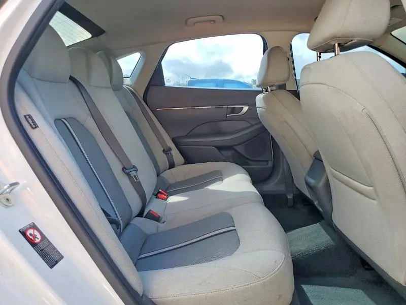 2022 HYUNDAI SONATA SE  