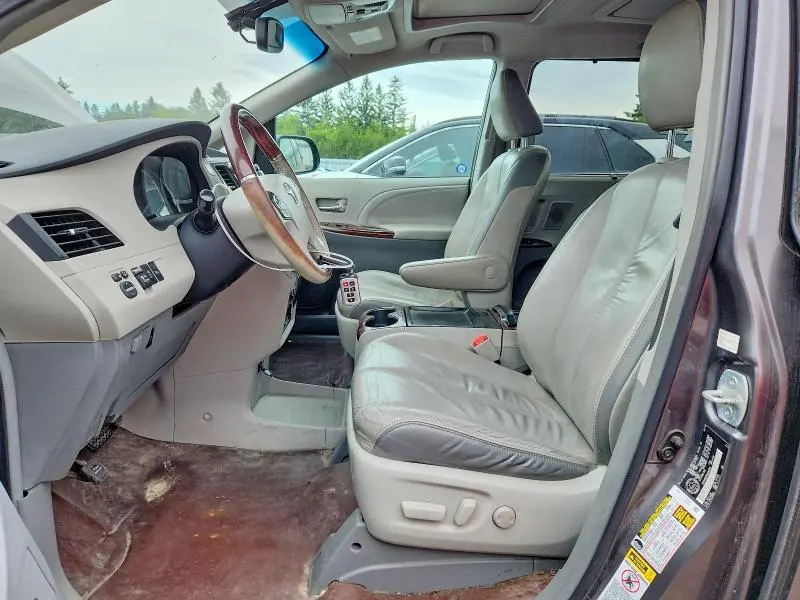 2011 TOYOTA SIENNA XLE 8-PASSENGER  