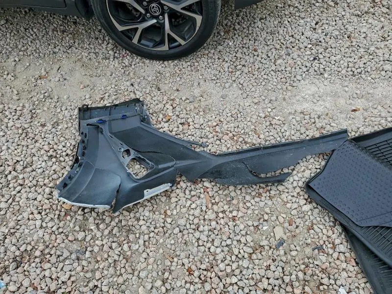 2021 TOYOTA C-HR XLE  