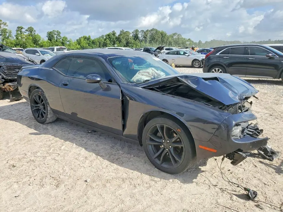 2016 DODGE CHALLENGER SXT  