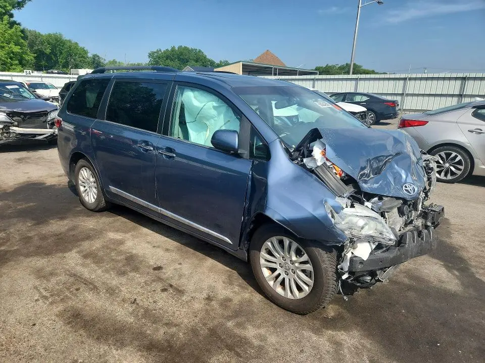2017 TOYOTA SIENNA XLE 8-PASSENGER  