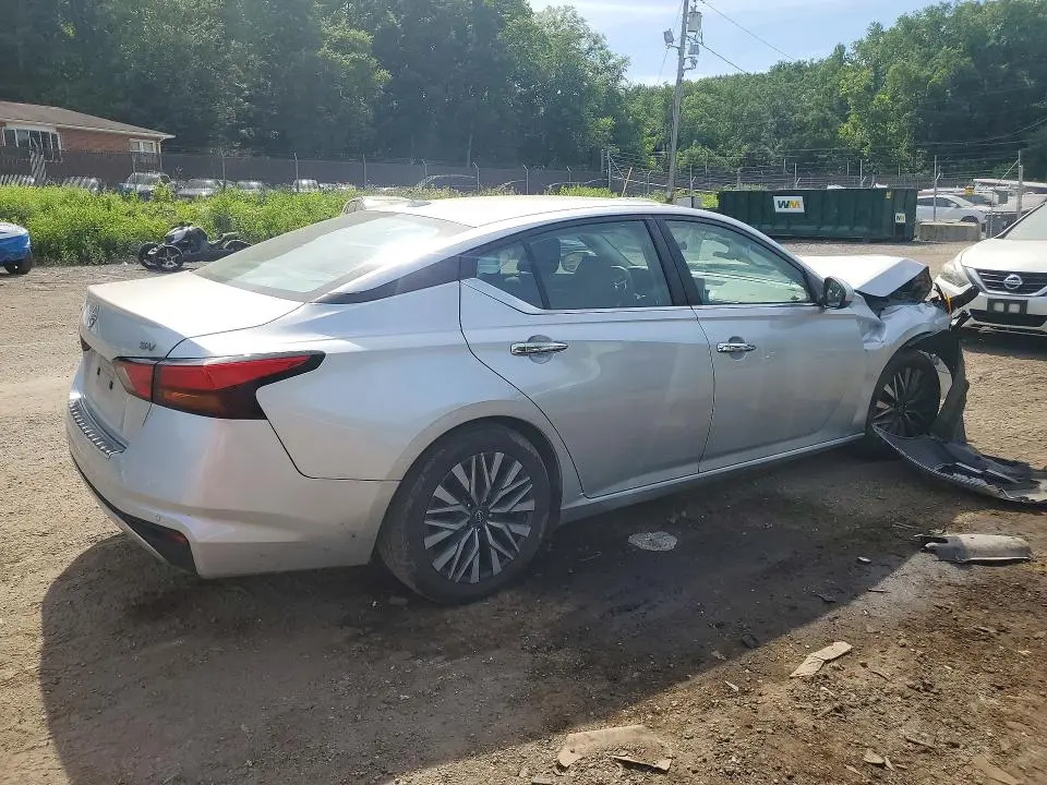 2023 NISSAN ALTIMA SV  
