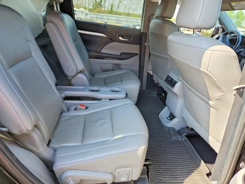 2019 TOYOTA HIGHLANDER XLE  