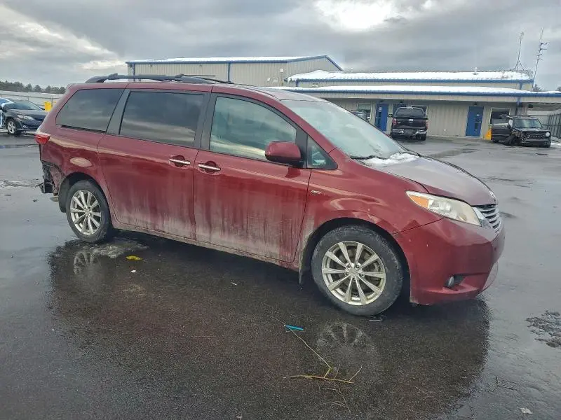 2016 TOYOTA SIENNA XLE  