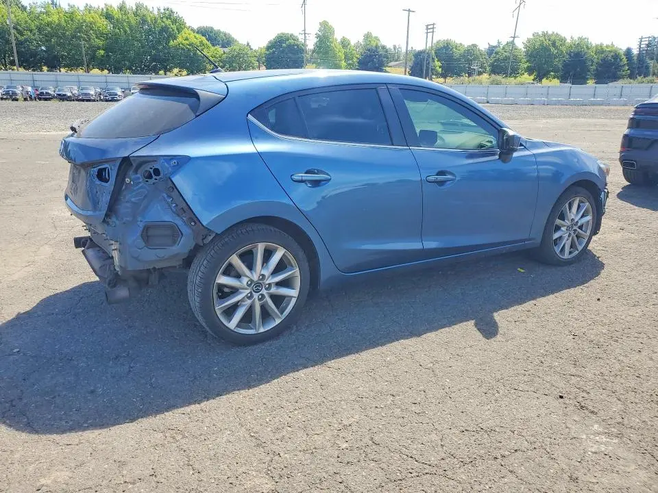 2017 MAZDA 3 TOURING  