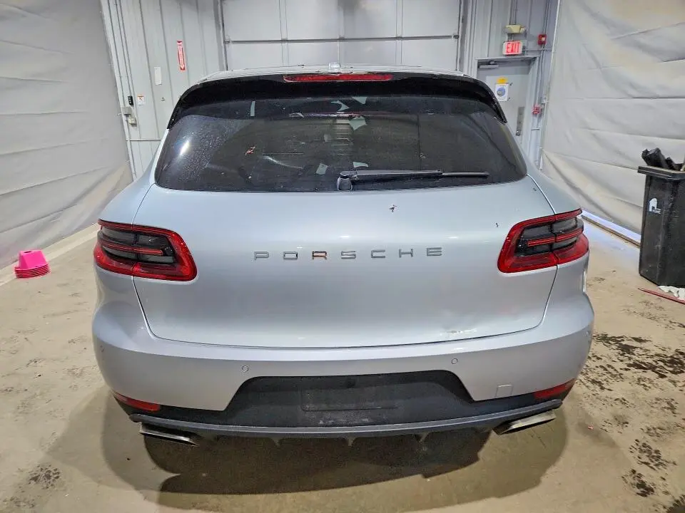 2018 PORSCHE MACAN   