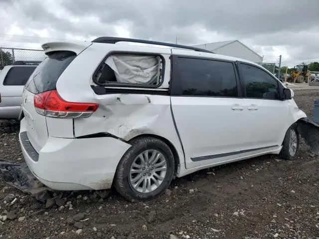 2013 TOYOTA SIENNA XLE  
