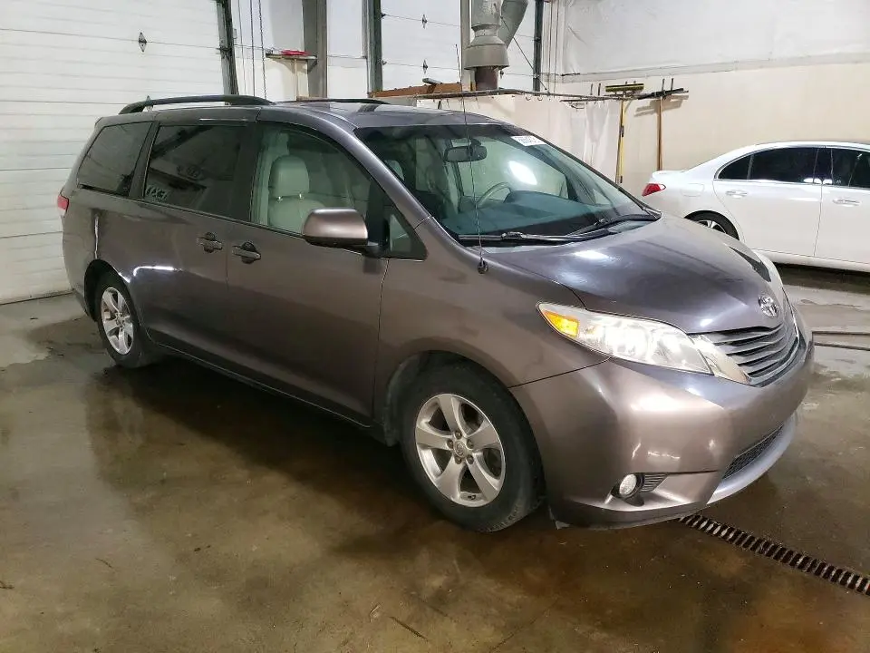 2014 TOYOTA SIENNA XLE 7-PASSENGER  