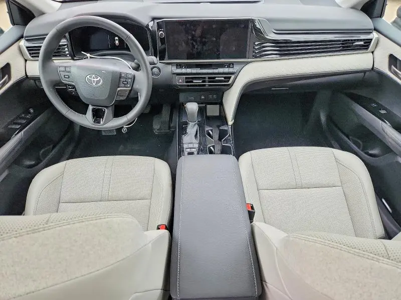 2025 TOYOTA CAMRY XLE  