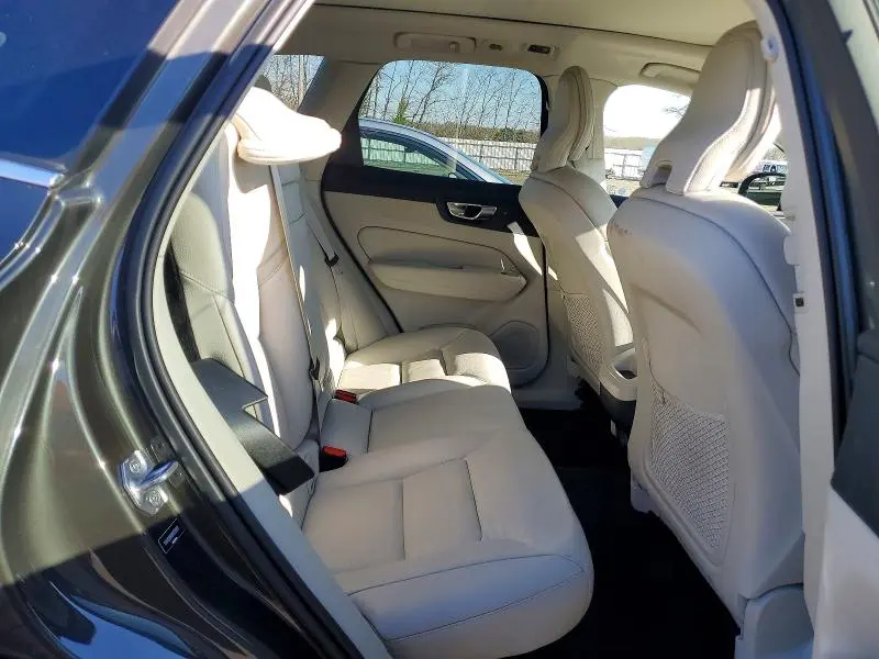 2021 VOLVO XC60 T5 MOMENTUM  