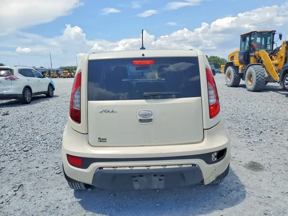 2013 KIA SOUL +  