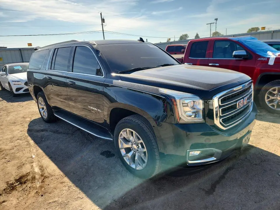 2017 GMC YUKON XL K1500 SLE  