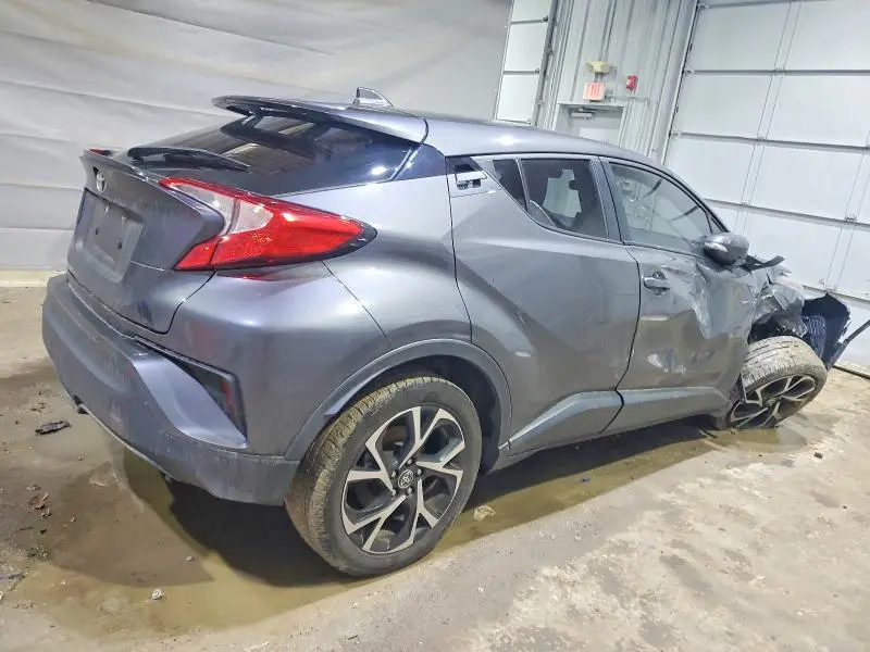 2021 TOYOTA C-HR XLE  
