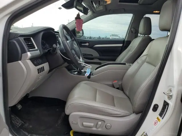 2019 TOYOTA HIGHLANDER SE  
